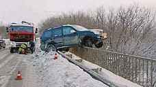 В Ижевске внедорожнику не дали упасть с моста