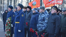 В Ижевске возложили цветы к Монументу боевой и трудовой славы