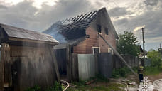 Двухэтажный дом в Удмуртии сгорел из-за удара молнии