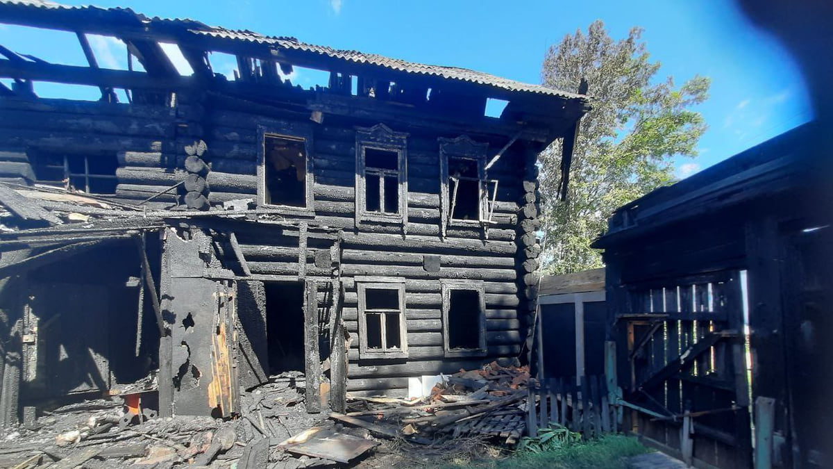 В Ижевске сгорел 2-этажный деревянный дом 1945 года постройки, погибла  женщина – Коммерсантъ Ижевск