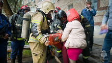 16 человек спасли из пожара ночью на улице Молодежная в Ижевске