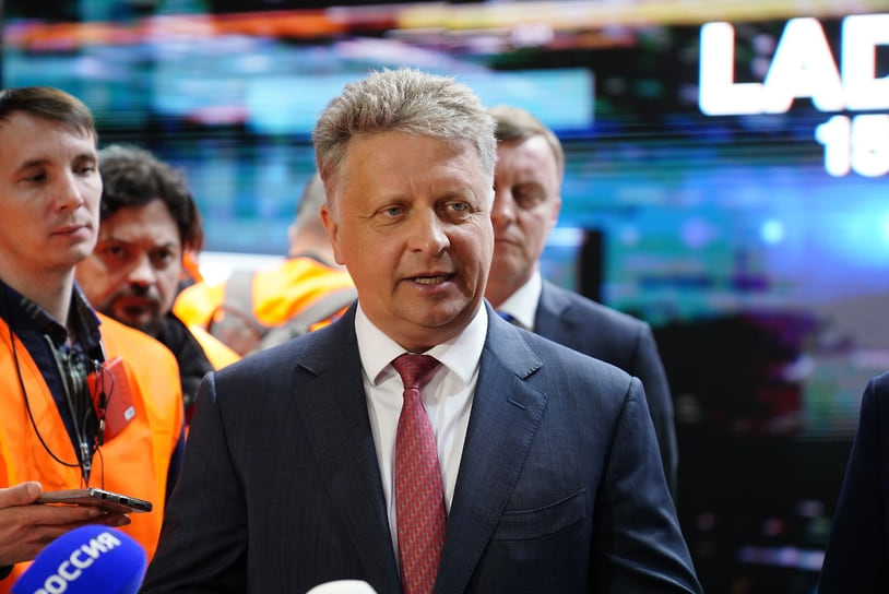 Максим Соколов на запуске серийного производства Lada Largus в Ижевске весной 2024 года