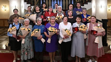 18 многодетных матерей Удмуртии наградили знаком отличия «Материнская слава»