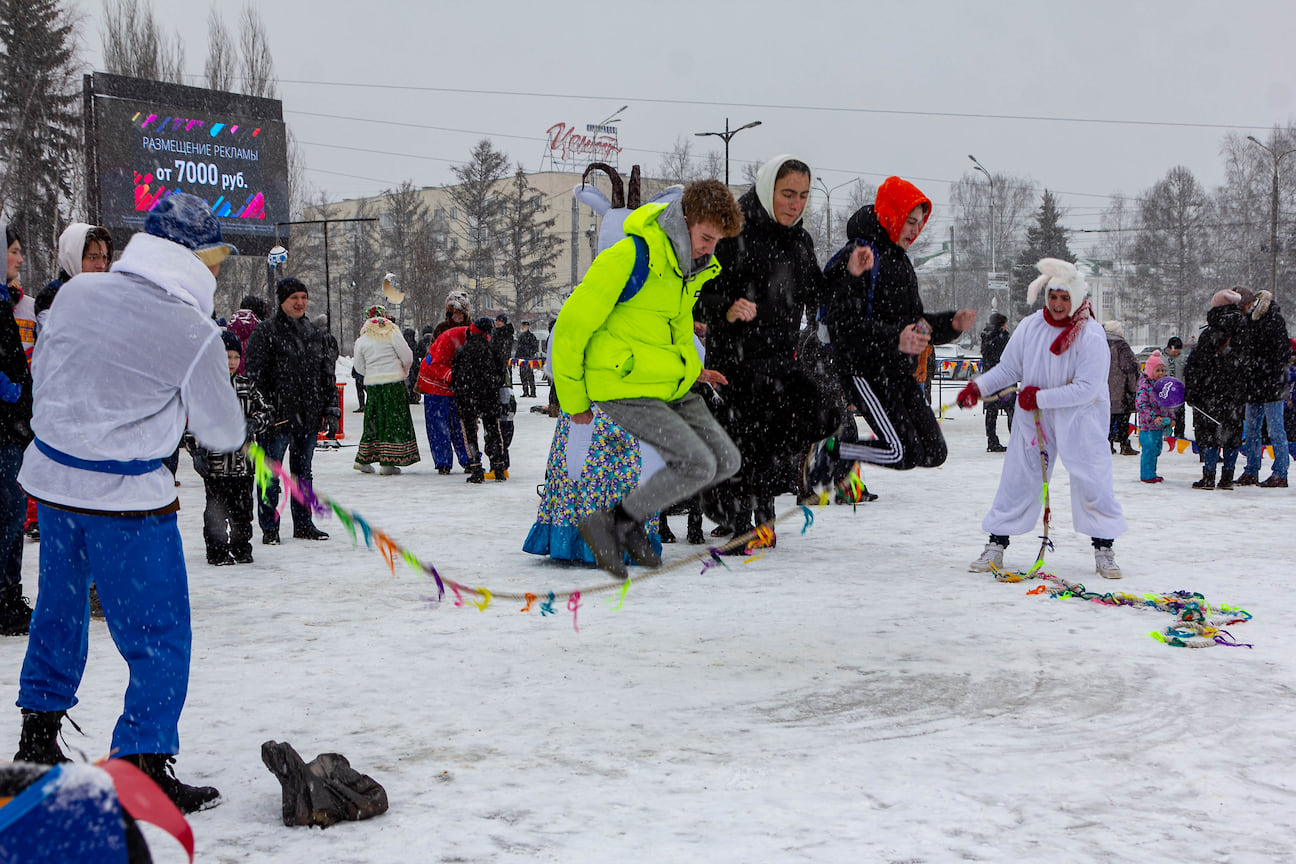 Скакали через веревку