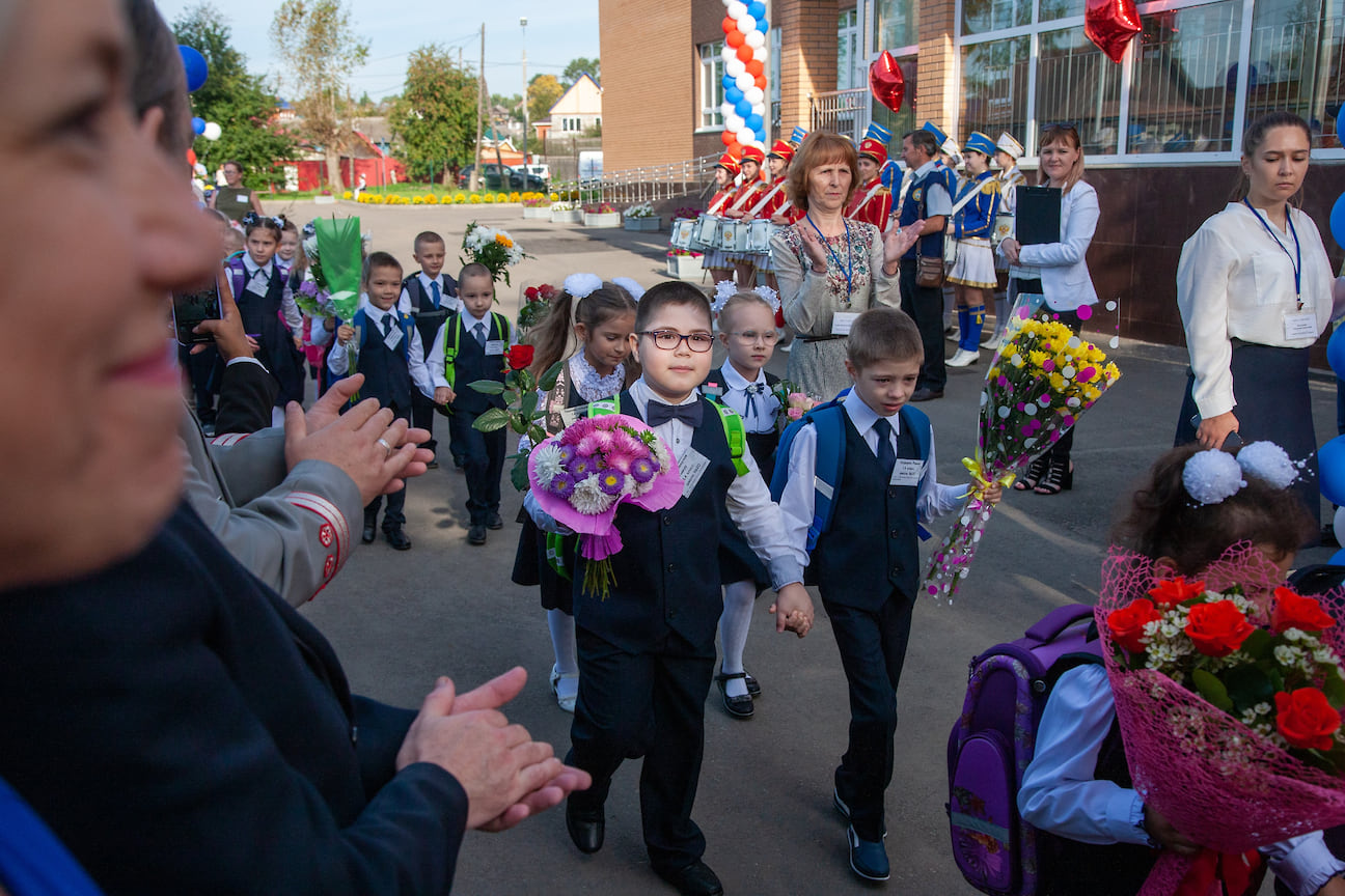 Учреждение считается одним из самых технологичных — в один кабинет физики вложено около 12 млн руб. Также школа оснащена классом с 3D принтерами и кабинетом с моделями заводских станков. 