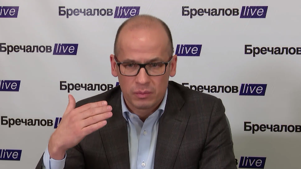 Глава Удмуртии Александр Бречалов начал еженедельно проводить эфир &quot;Бречалов Live&quot; на своей странице во &quot;ВКонтакте&quot;, где рассказывал о главных событиях в республике, в том числе о ситуации с коронавирусом, и отвечал на вопросы граждан.