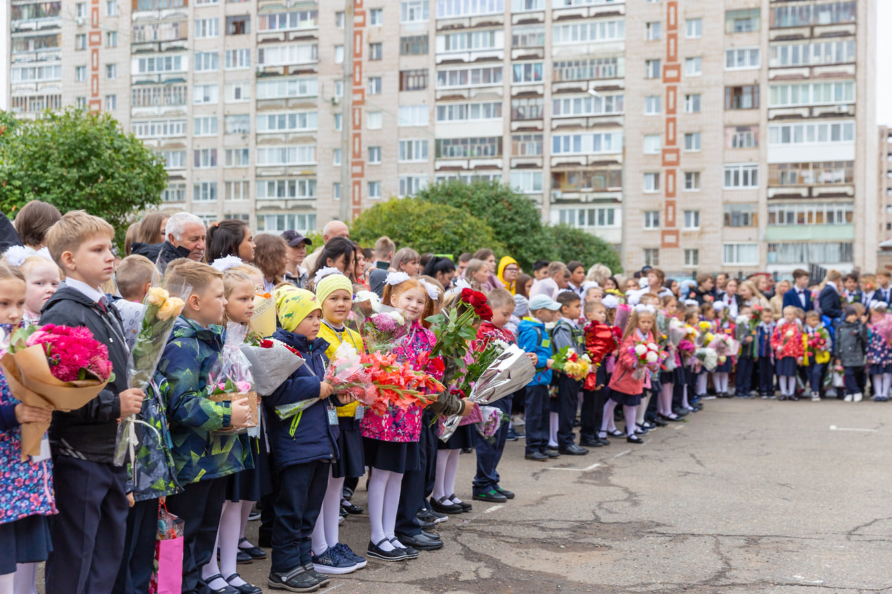 В настоящее время в регионе строится еще несколько школ: на ул. Берша в Ижевске на 1224 места, школы на 825 мест в Воткинске и деревне Пычанки в Завьяловском районе. Идет строительство школы на 500 мест в селе Ягул.