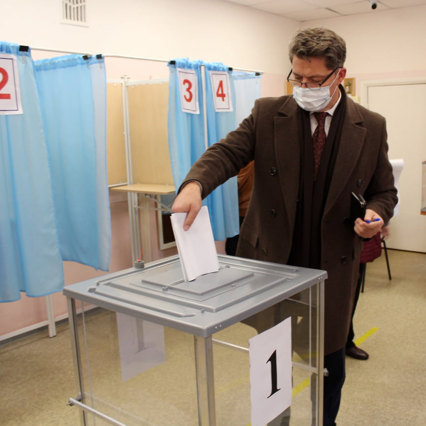 Глава Ижевска Олег Бекмеметьев тоже голосовал на выборах 17 сентября