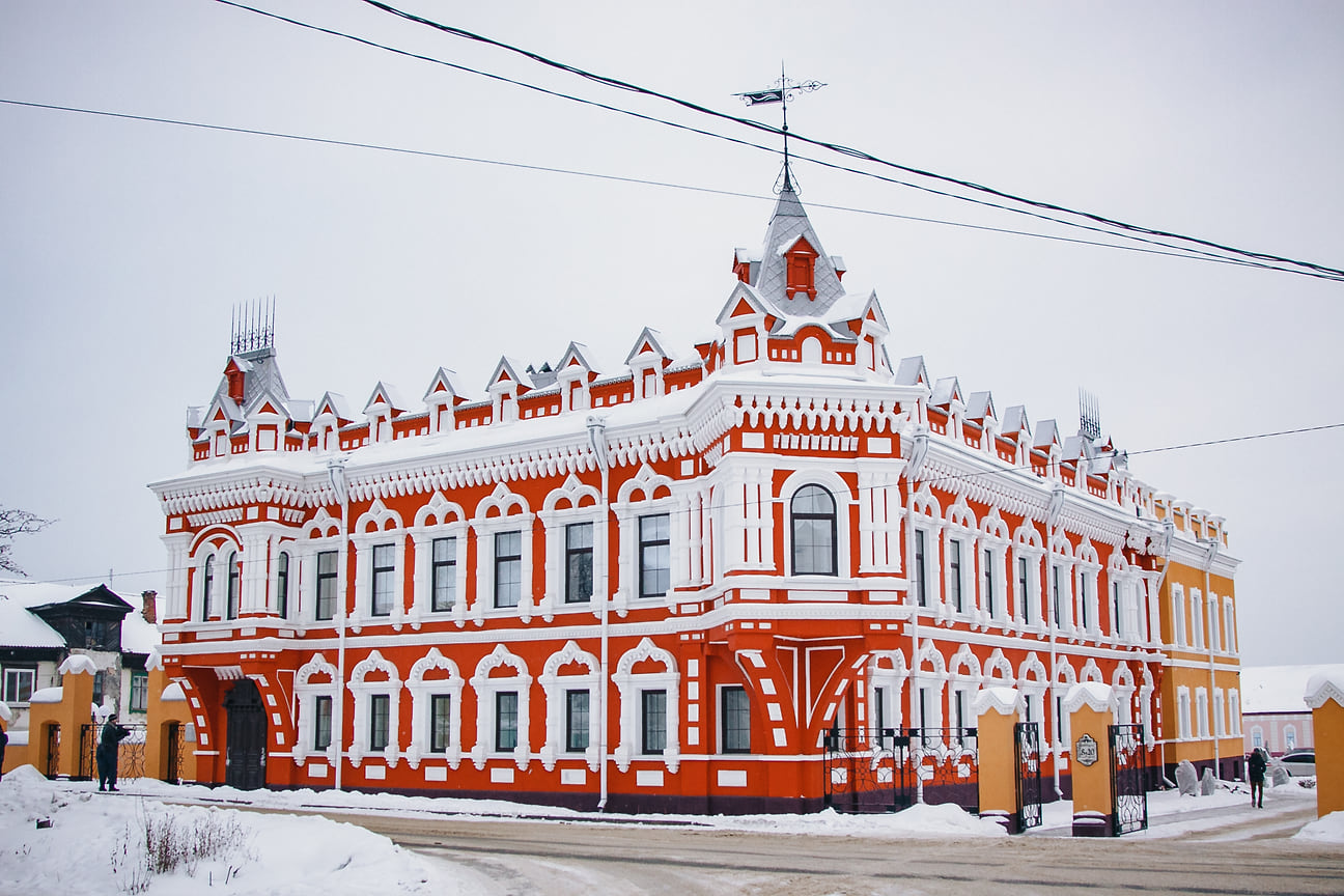 Дом купца Башенина в Сарапуле был построен в конце XIX века. Реставрацию здания провели в 2016 году. Позже там открыли многофункциональный медицинский центр. 