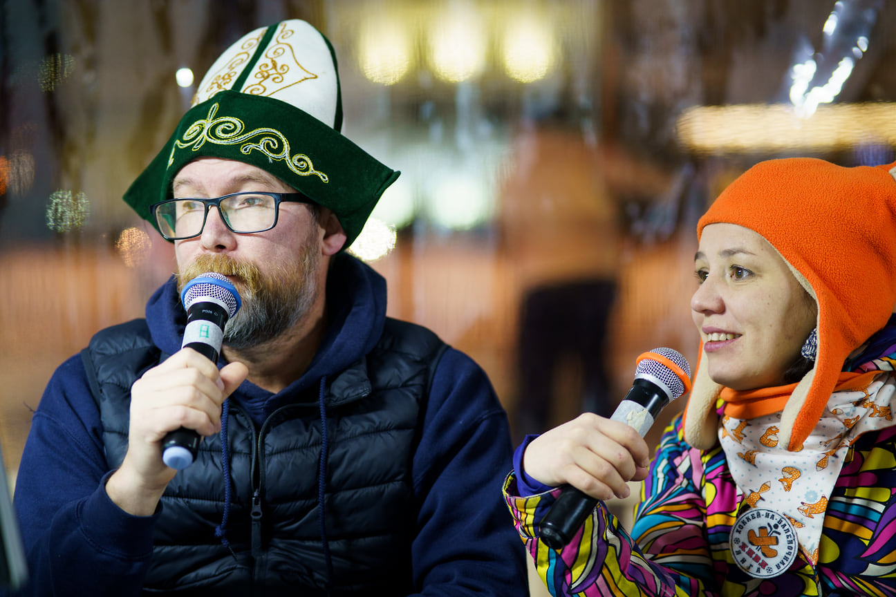 Основатель Хоккей-на-валеночной лиги Михаил Смагин отметил, что самое важное в мероприятии — объединение дворовых инициатив со всей России. Он уточнил, что в абсолютном большинстве участники этого проекта не министры и управления спорта, а общественные организации и инициативные люди.