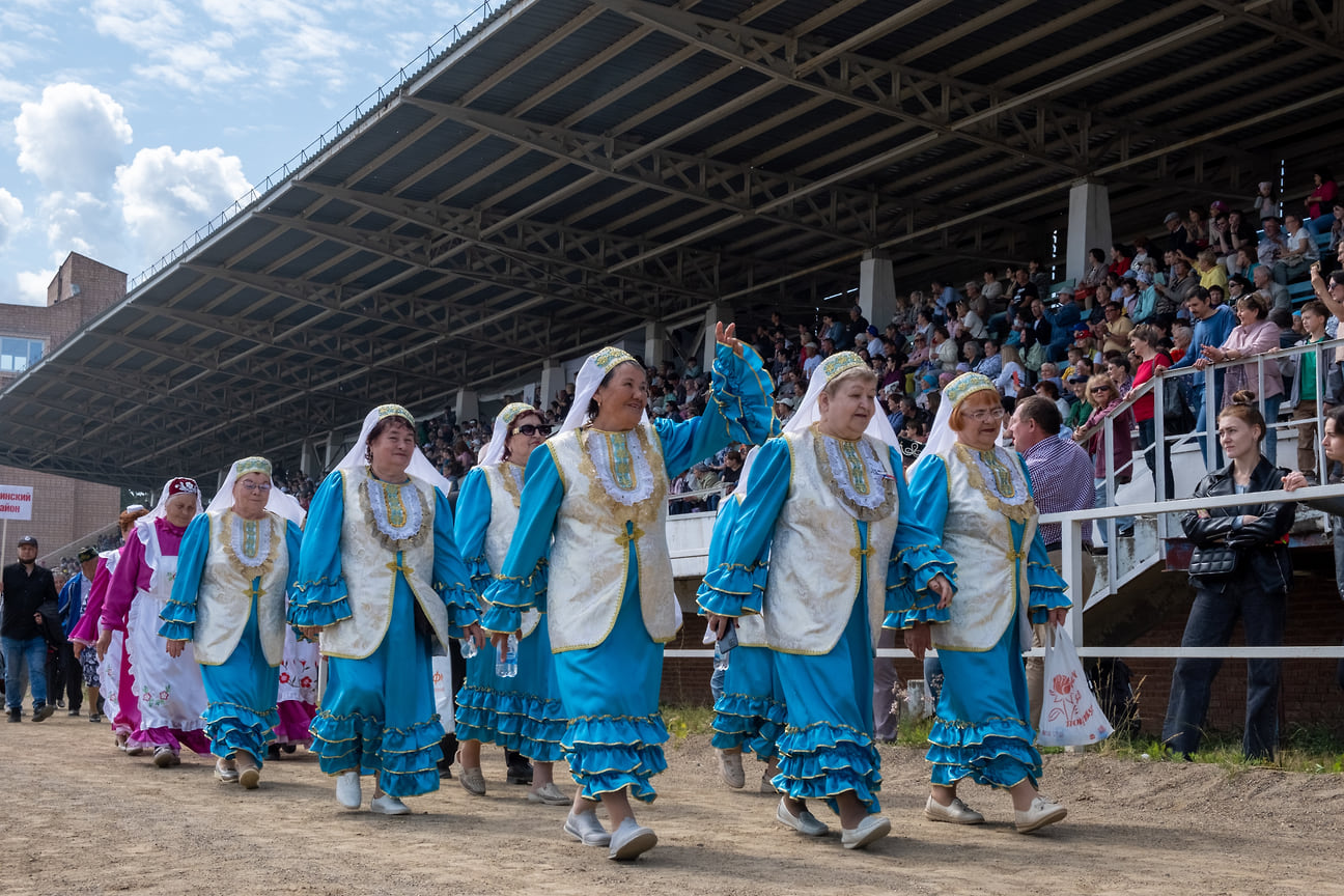В торжественном шествии приняли участие гости из разных городов и районов Удмуртии, Татарстана и Башкортостана