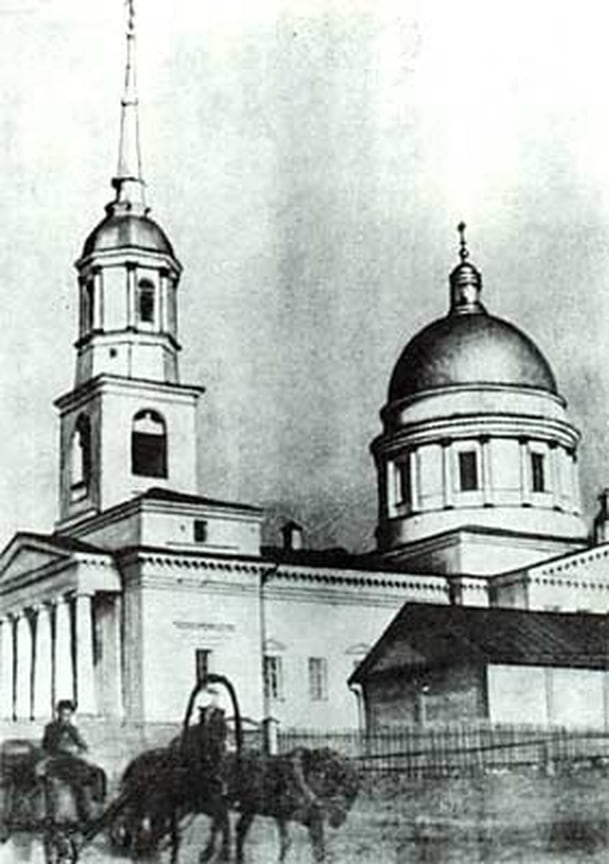 15 октября 1823 года первый настоятель, протоиерей Захарий Лятушевич освятил главный придел храма в честь Святого благоверного великого князя Александра Невского
