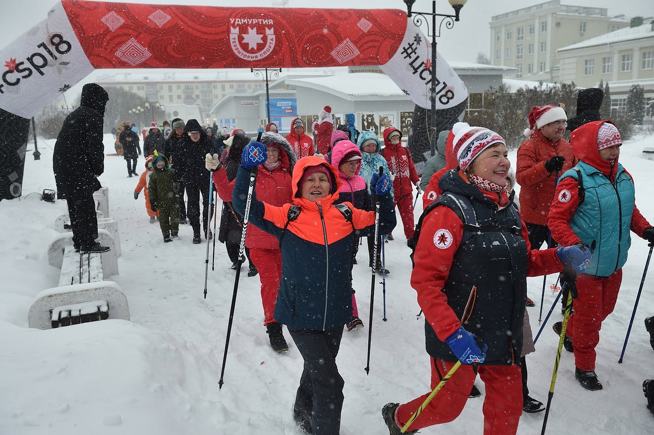 150 человек пробежали 2024 м по центру Ижевска в забеге «Кубок кристальной трезвости»  