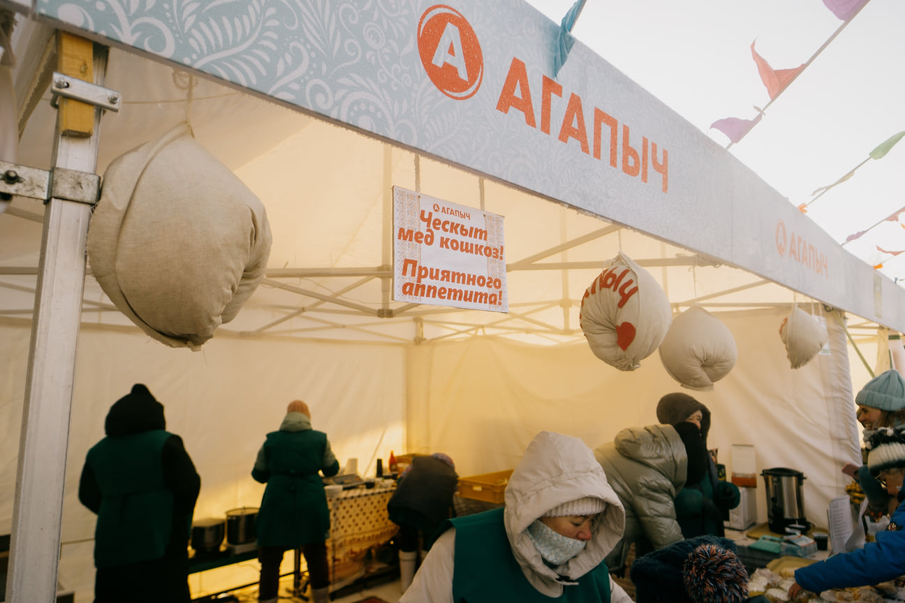 Помимо пельменей готовых и замороженных, можно было приобрести другие традиционные удмуртские блюда, перепечи, табани, пряники с орнаментом