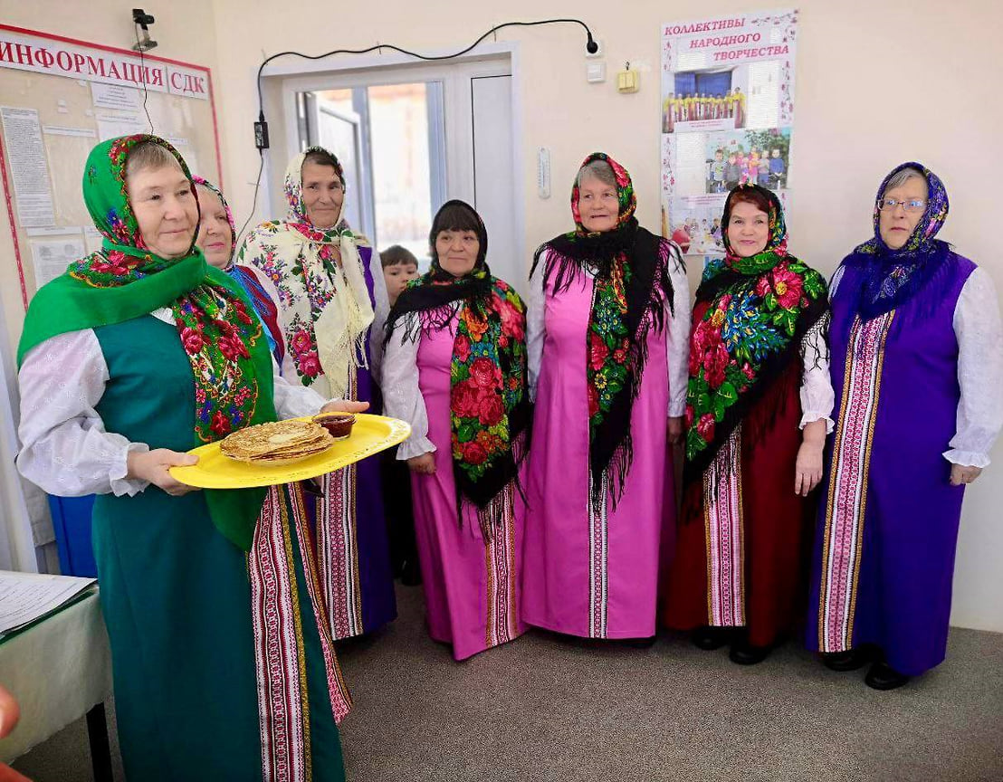 Коллектив «Селянка» из Васильево проголосовал с блинами и поздравлениями на Масленицу