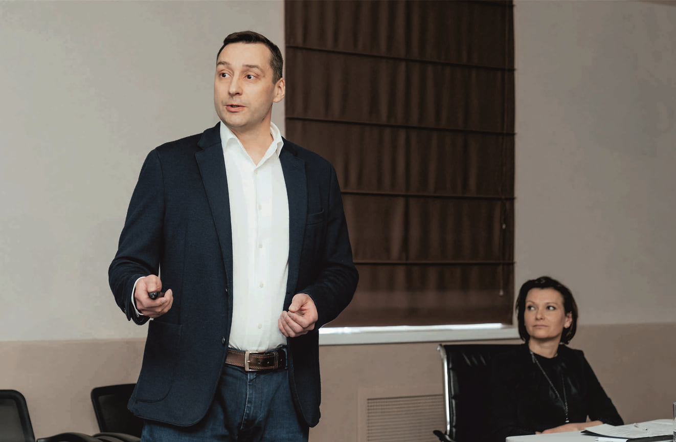 Управляющий удмуртским отделением Сбербанка Арсений Колобов презентует серию инвестиционных сессий «Инвестиции в города и районы» 

