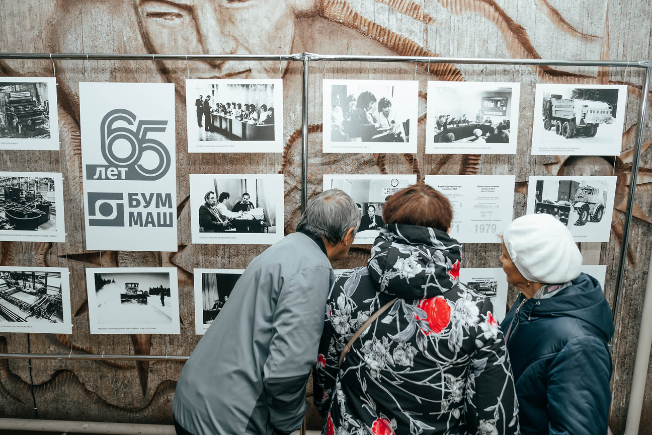 «Сибирская Промышленная Группа» организовала фотовыставку к 65-летию завода «Буммаш»