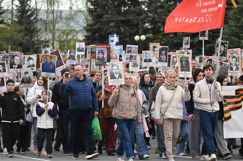 шествие «Бессмертного полка» в Ижевске 9 мая 2025 года
