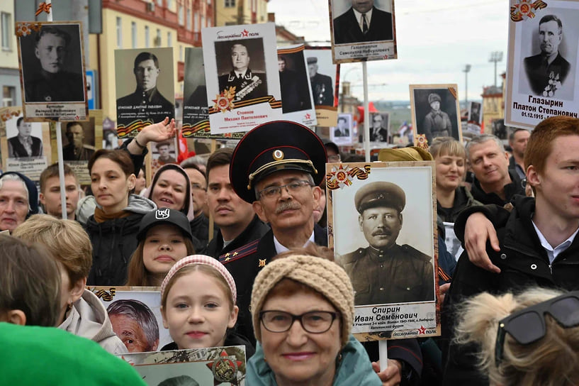 шествие «Бессмертного полка» в Ижевске 9 мая 2025 года
