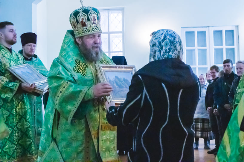 Владыка выражает благодарность замглавы Балезинского района по социальным вопросам Елене Касимовой