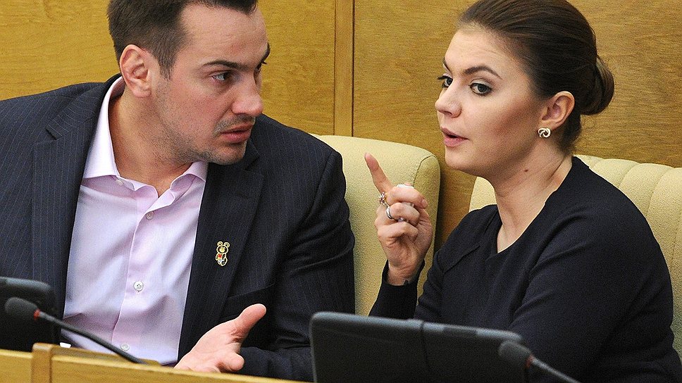 Избранная от Татарстана Алина Кабаева (справа) уделяет внимание 
в Госдуме в основном федеральной повестке    
