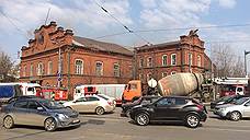 В центре Казани горит здание бывшего техникума пищевой промышленности