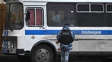 В центре Казани полицейского ударили ножом в живот