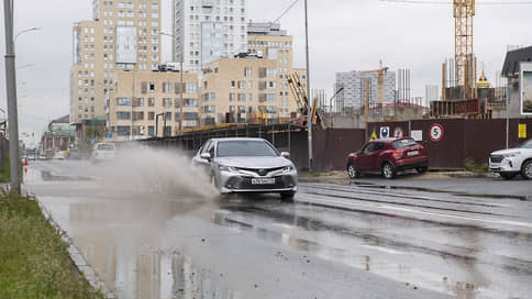 В результате ливня дороги в Казани затопило водой