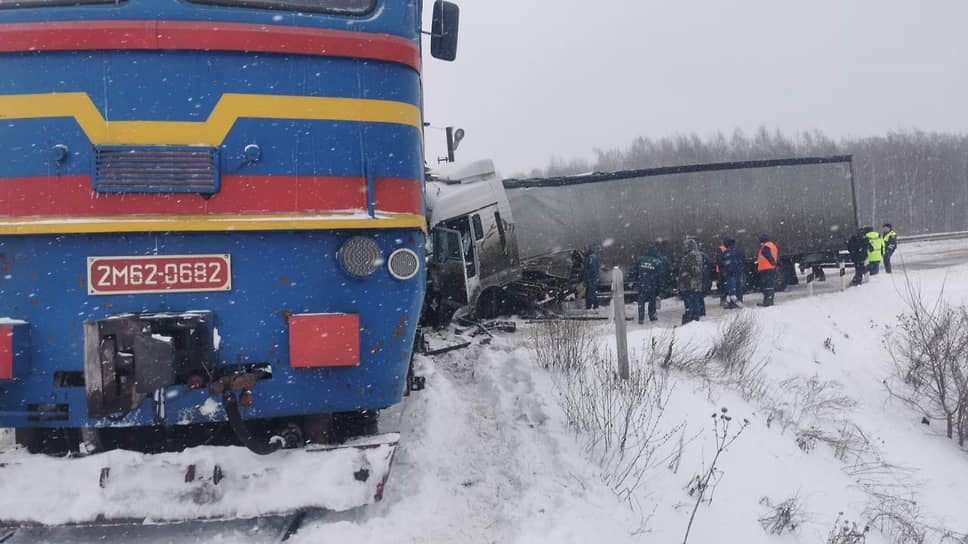 В Альметьевском районе Татарстана грузовик столкнулся с поездом