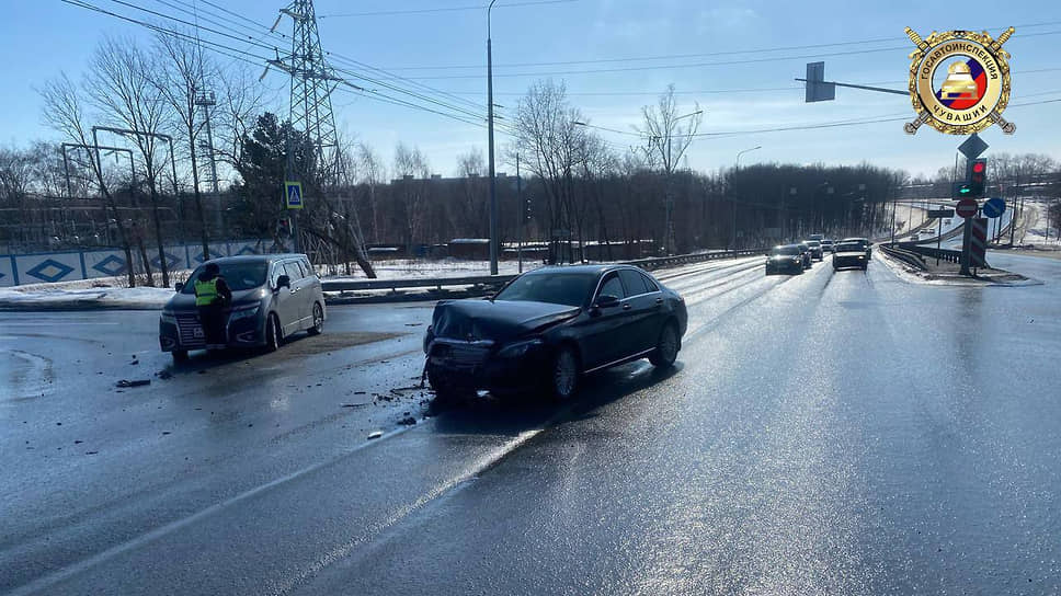 12-летний школьник получил травмы в результате аварии на перекрестке в Чебоксарах