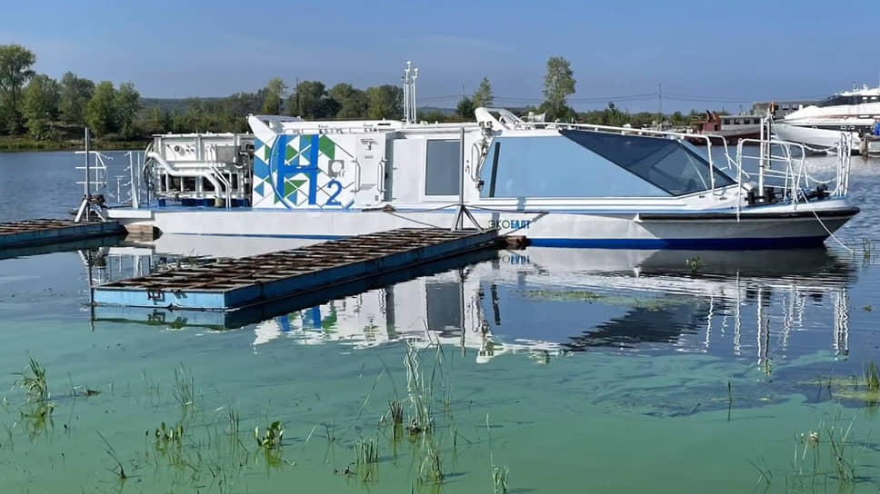 Спуск на воду первого прогулочного судна на водородном топливе в Зеленодольске