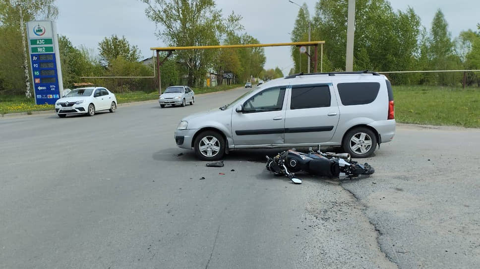 В Йошкар-Оле водитель мопеда пострадал в ДТП с легковушкой