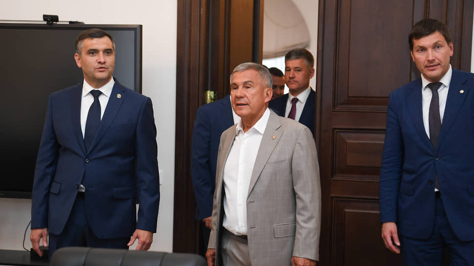 Бывший глава Минздрава Татарстана Марсель Миннуллин (слева), раис Татарстана Рустам Минниханов (посередине)