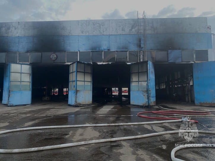 В Казани сгорели пять автобусов при пожаре в ПАТП-2