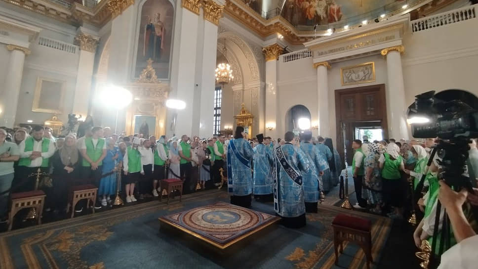 В Крестном ходе в Казани приняли участие пять тысяч человек