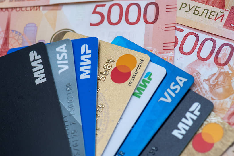 За месяц в Татарстане число выдач кредитных карт снизилось на 12%