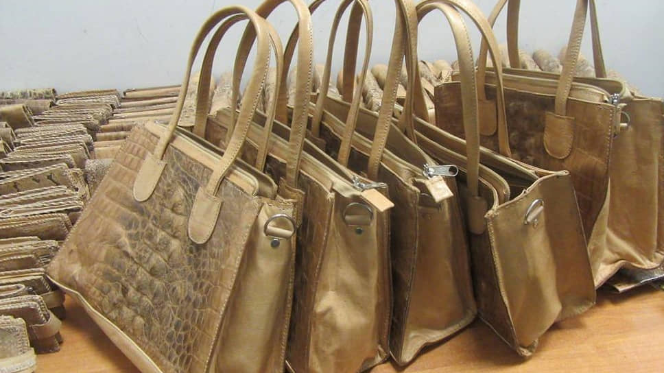 Пассажир из Стамбула хотел провезти в Казань 612 сумок из кожи рептилий