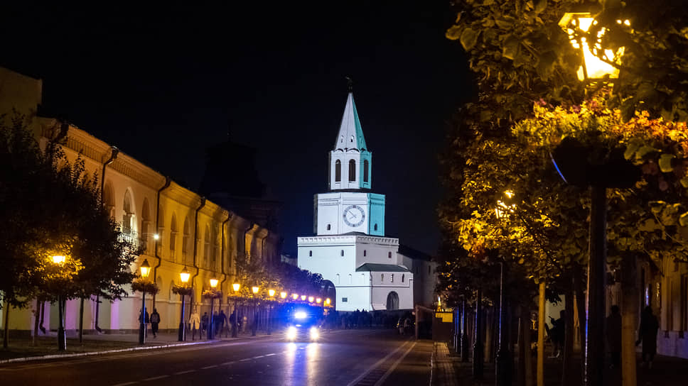 Спасская башня Казанского кремля во время Международного фестиваля медиаискусства «НУР»