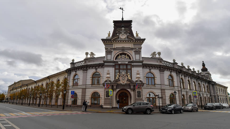 «Угрозы экспозициям и фондохранилищам музея нет»,— заверили в Минкульте Татарстана, но впускать фотокорреспондента  внутрь не стали