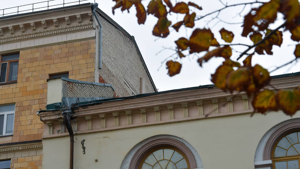 По данным Минкульта Татарстана, ветром оторвало 30 метров кровельных листов над хранилищем Национального музея