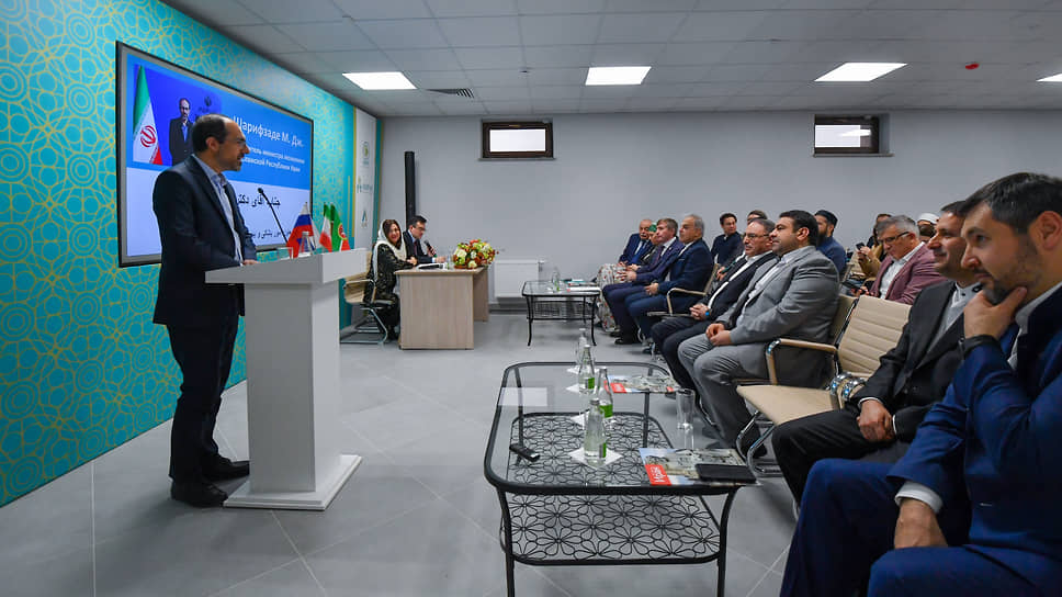 Заместитель министра экономики Ирана Джавад Шарифзаде на открытии офиса Мир Бизнес Банка в Казани 