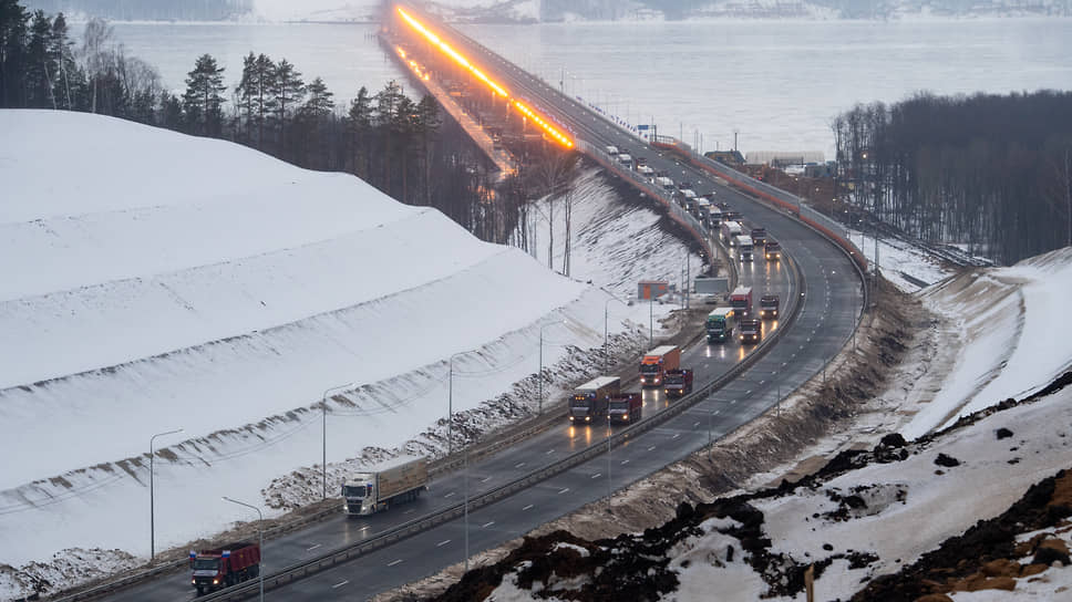 Власти уверяют, что по трассе М-12 можно доехать от Казани до Москвы, потратив за 6,5 часа 4,8 тыс. руб.
