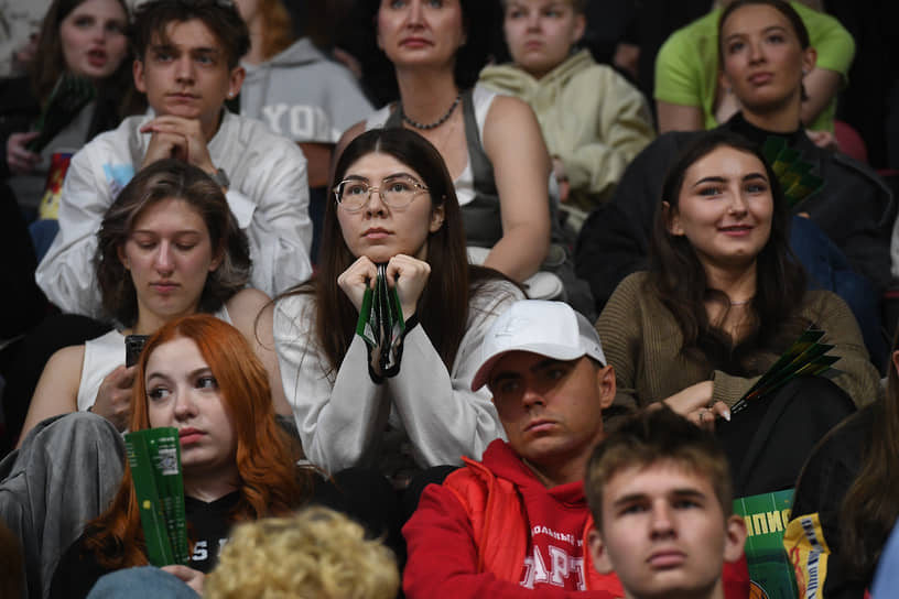 Матч между командами «УНИКС» – «Зенит» на стадионе «Баскет-холл» завершился со счётом 84:87 