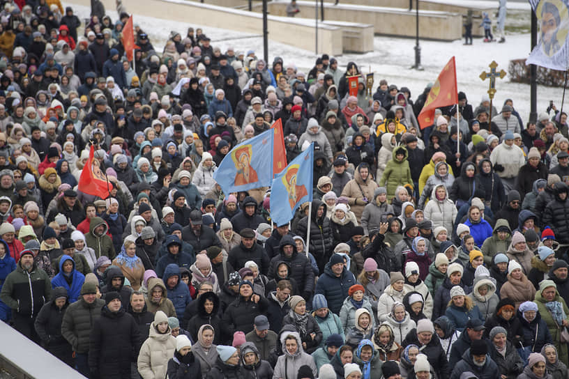 Крестный ход с чудотворным образом Казанской иконы Божией Матери от Благовещенского собора до Казанского Богородицкого монастыря