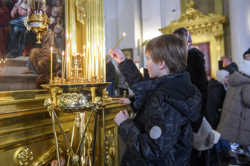 Литургия в честь праздника Рождества Христова  в соборе Казанской иконы Божией Матери