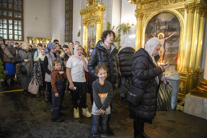 Литургия в честь праздника Рождества Христова  в соборе Казанской иконы Божией Матери