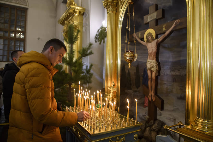 Литургия в честь праздника Рождества Христова  в соборе Казанской иконы Божией Матери