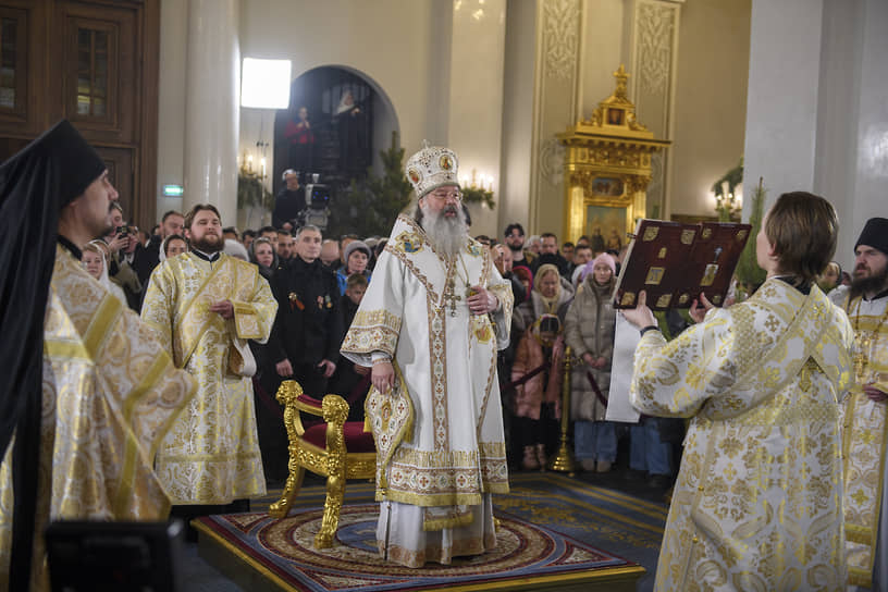 Литургия в честь праздника Рождества Христова  в соборе Казанской иконы Божией Матери