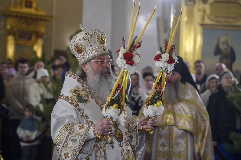 Литургия в честь праздника Рождества Христова  в соборе Казанской иконы Божией Матери