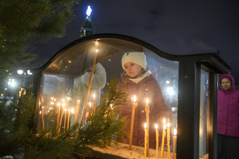 Литургия в честь праздника Рождества Христова  в соборе Казанской иконы Божией Матери